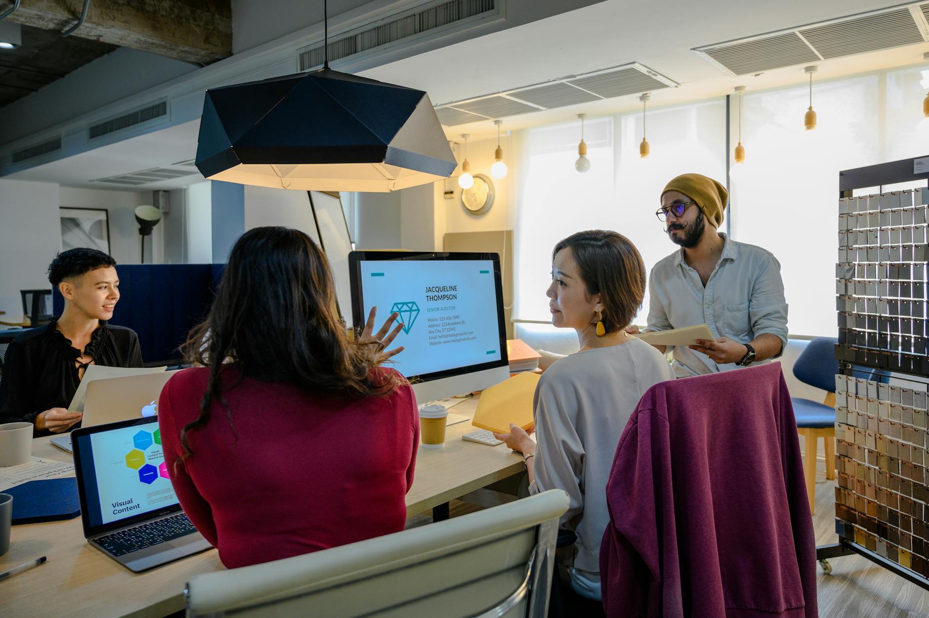 https://www.pexels.com/photo/a-team-having-discussion-4623169/